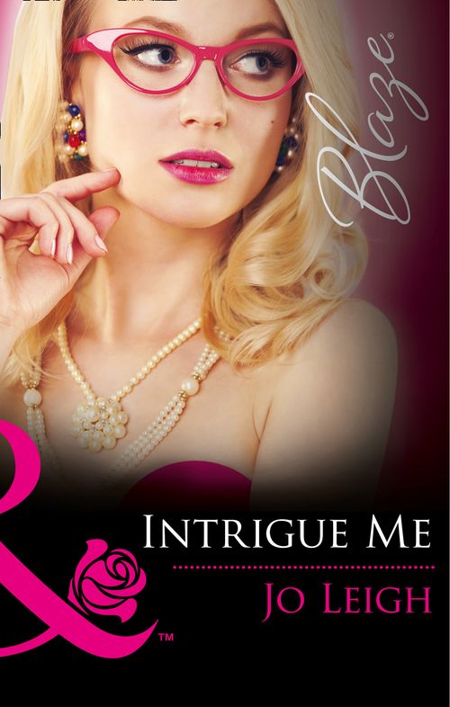 Intrigue Me (It's Trading Men!, Book 6) (Mills & Boon Blaze): First edition by Jo Leigh (9781474029421)