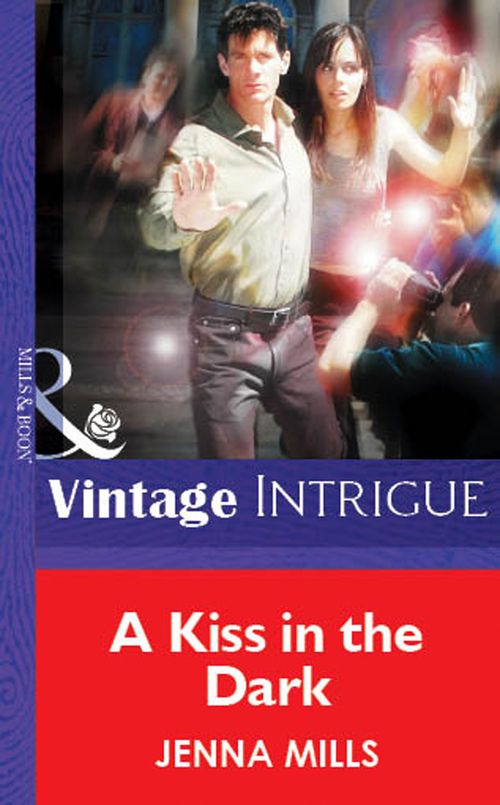 A Kiss In The Dark (Mills & Boon Vintage Intrigue): First edition (9781472076120)
